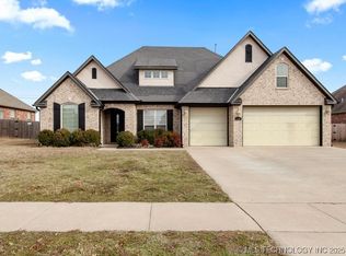 2702 W Waterford Ct, Bartlesville, OK 74006