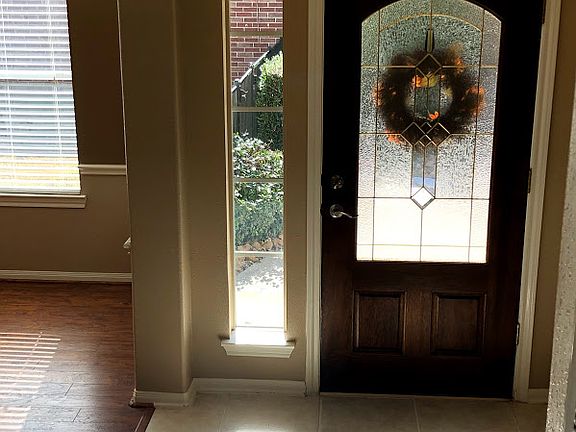 Tiled foyer at entrance.