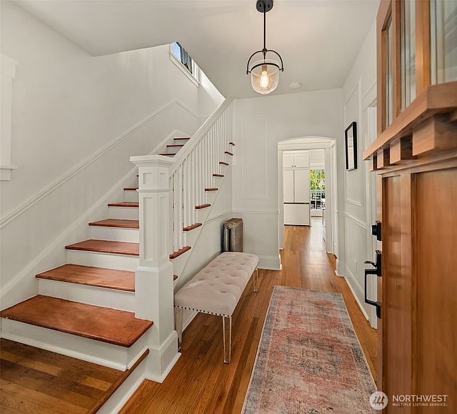 4th image of 2332 33rd Avenue S