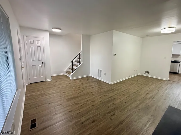 125 Riva Dr — Photo 9