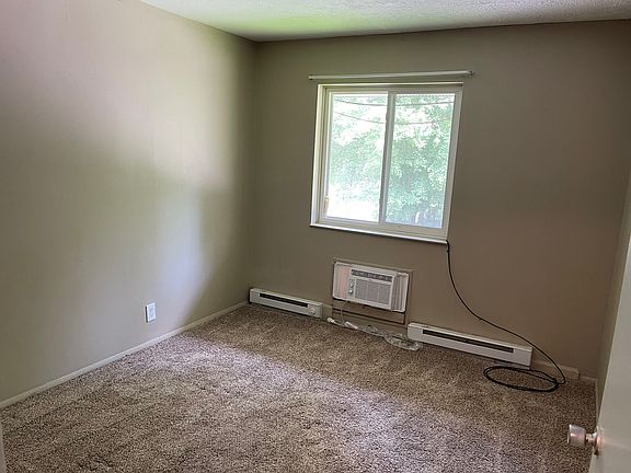5th image of 1935 Brookside Dr APT 215