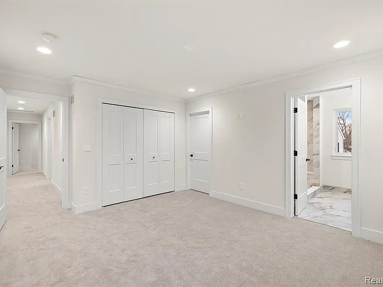 2911 Walsh Dr — Photo 29
