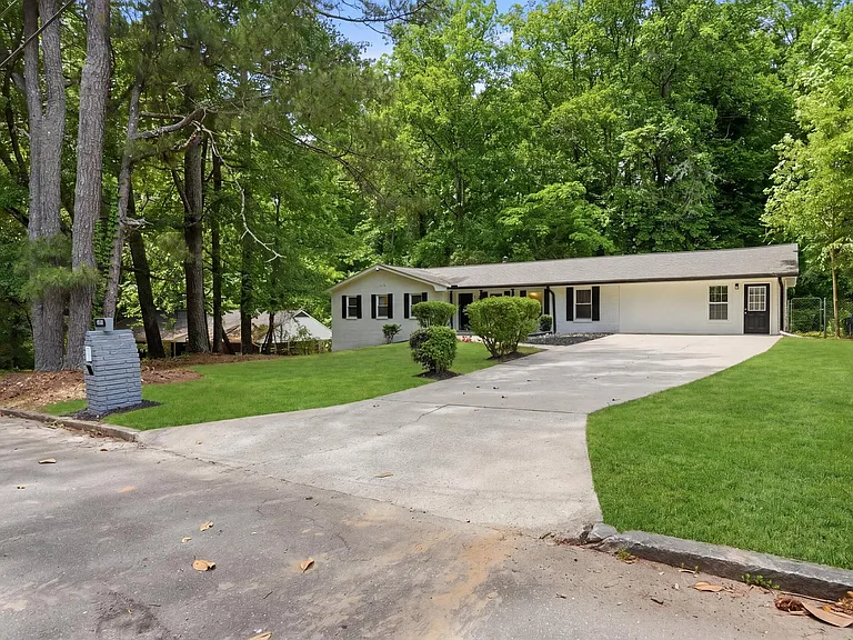 2139 W Cedar Ln SW — Photo 4