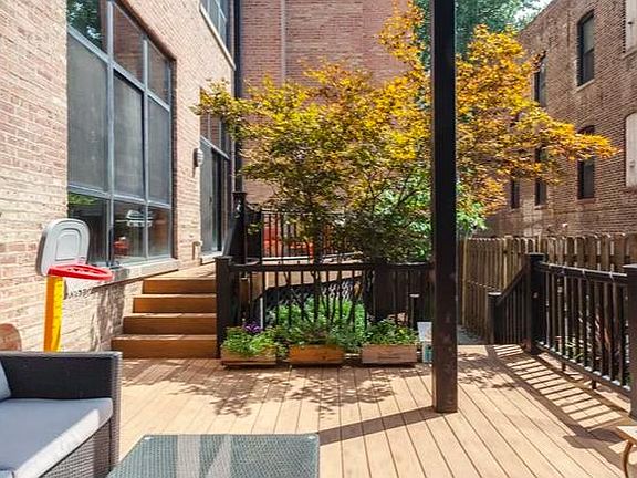 4th image of 1750 N Wolcott Ave #108S