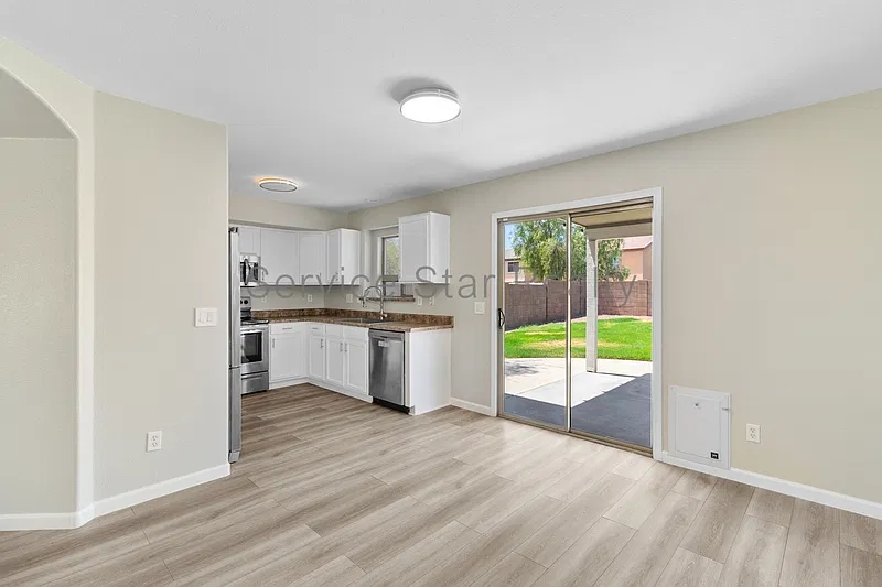 4 bed, 2.5 bath, 2182 sqft, $2,150 — Photo 4