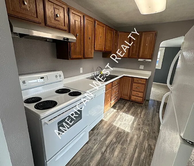527 N Clark St — Photo 5