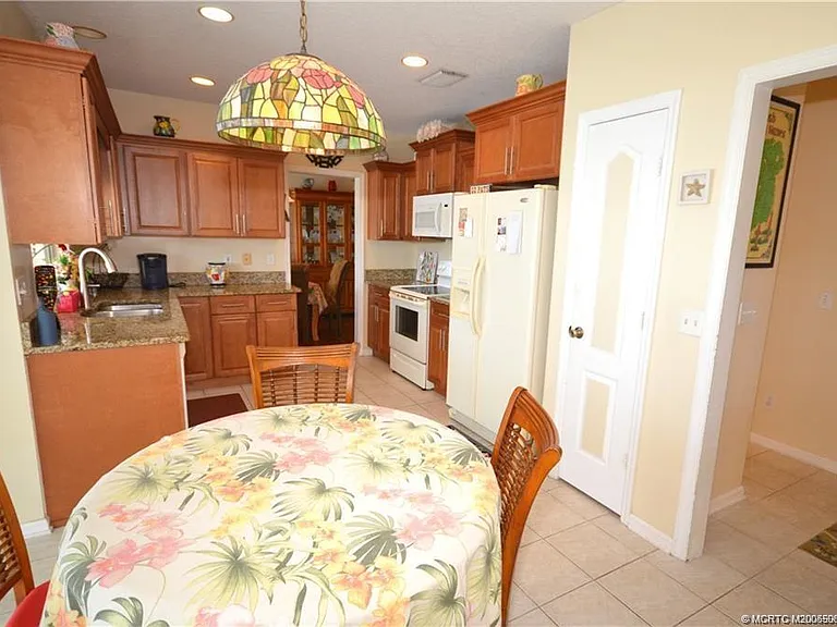 753 NW Waterlily Pl — Photo 6