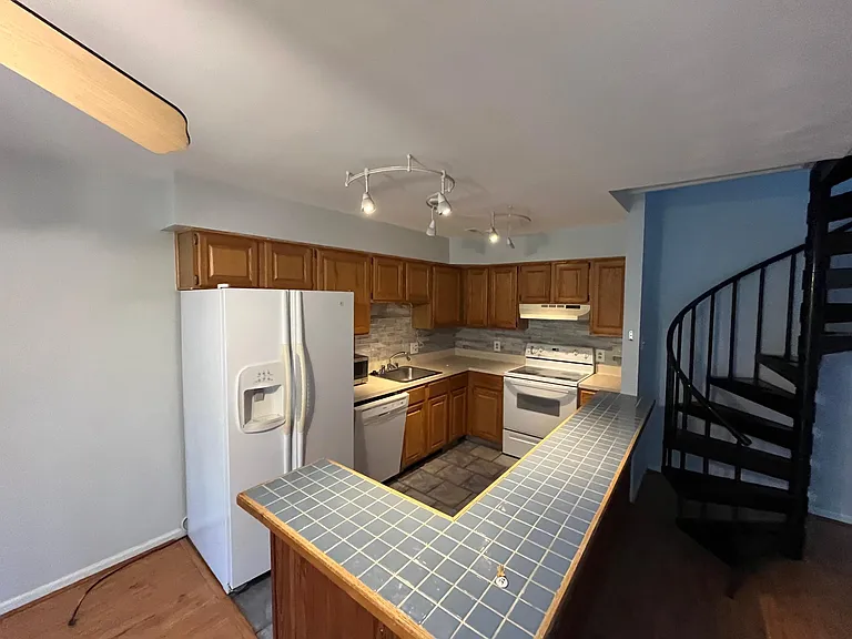 19 Provincetown Dr — Photo 5