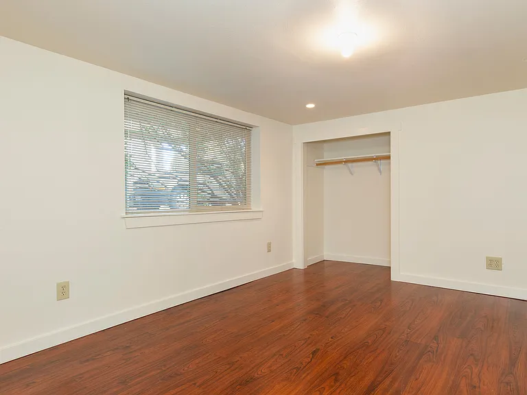 Evanston Apartments - Located on the north side of Fremont — Photo 48
