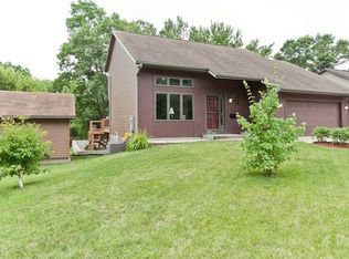 295 40th St Dr SE, Cedar Rapids, IA 52403