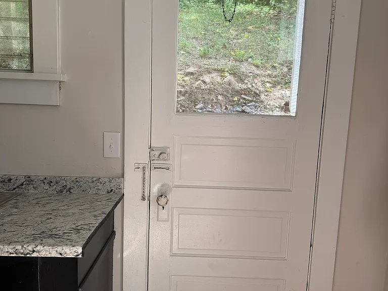 718 Gephart Dr — Photo 8