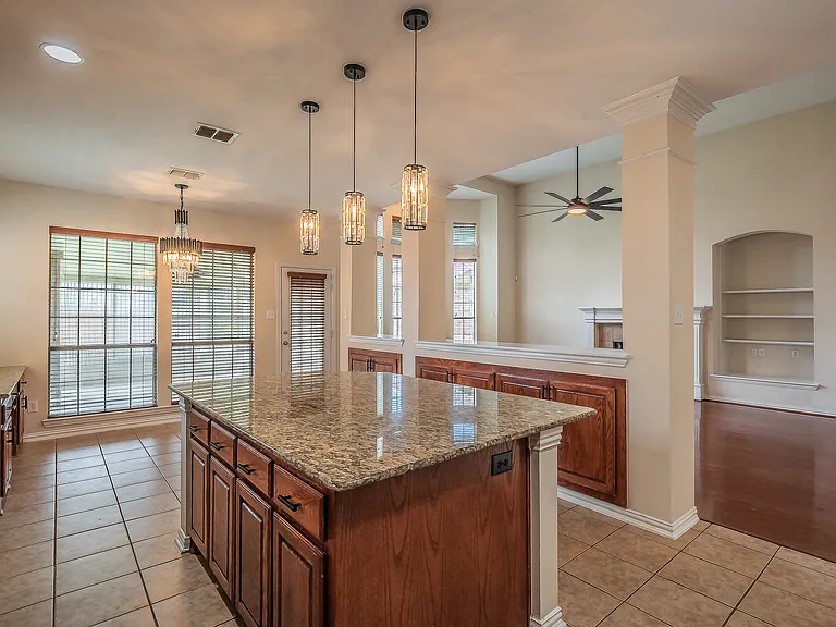 2217 Stonehenge Ln — Photo 9