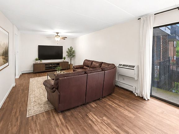 5th image of 4944 Douglas Rd APT 204