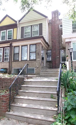 4124 Stirling St Photo 1