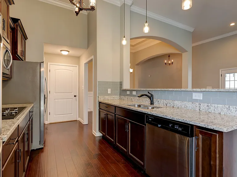 1008 Meadowview Ln — Photo 21