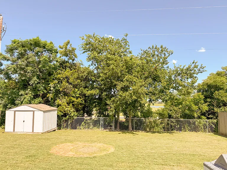 306 Pointer St — Photo 21