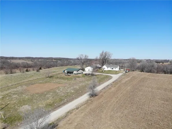 7221 County Road 63, Savannah, MO 64485