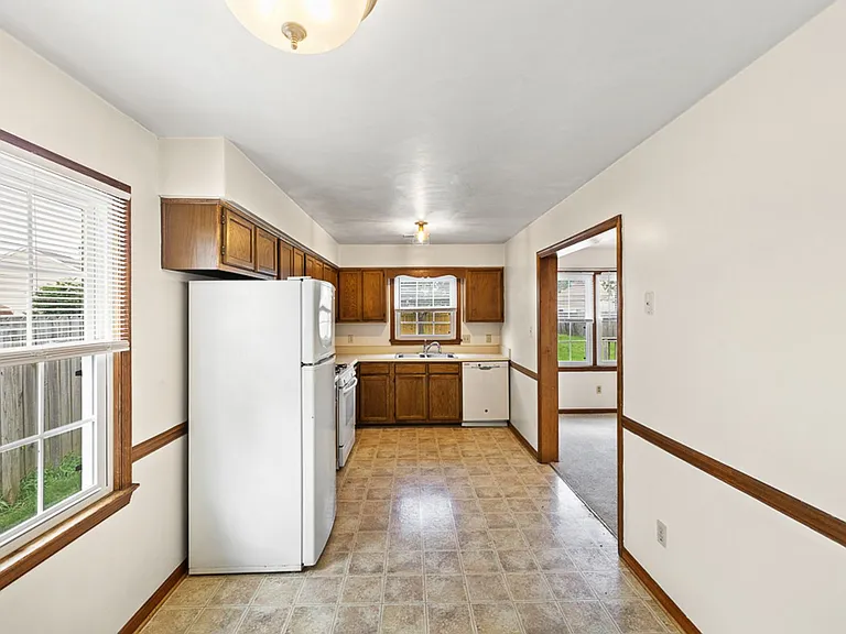 868 Avatar Dr — Photo 13