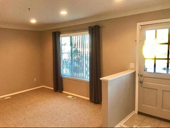 5th image of 2828 Deake Ave