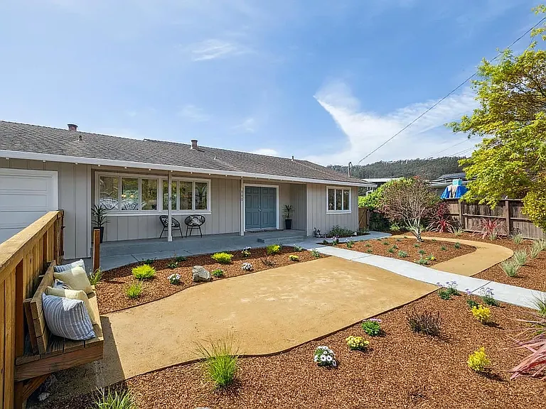 880 Chamberlain Ct — Photo 2