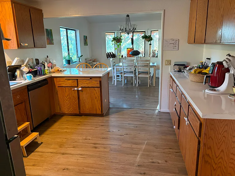 10458 Valley View Dr — Photo 2
