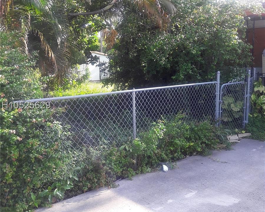 2nd image of 16050 NE 12th Ave