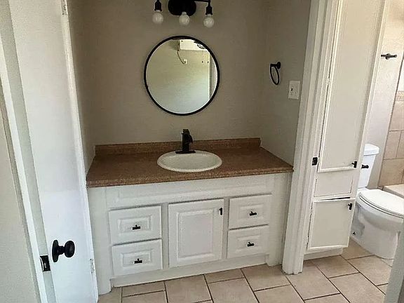 5th image of 327 E Locust St APT 205