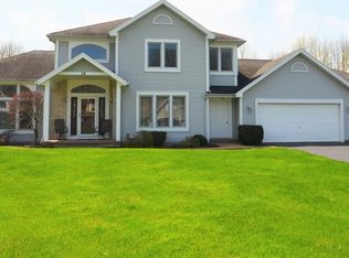 28 Silverknoll Dr, Rochester, NY 14624