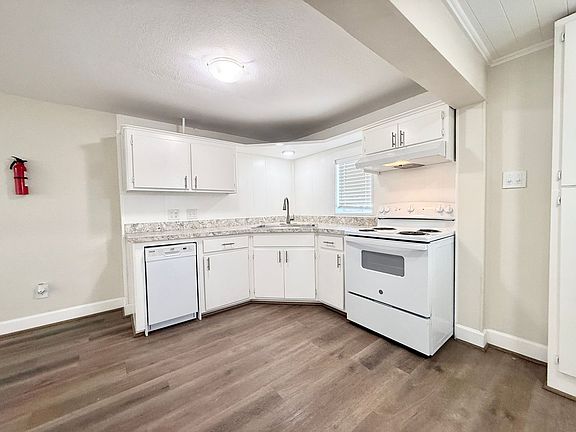 5th image of 414 Murex St