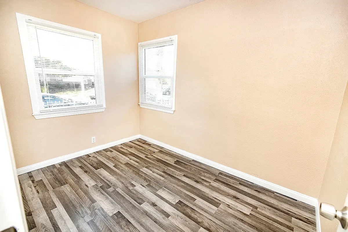 3264 Minnesota Ave — Photo 2