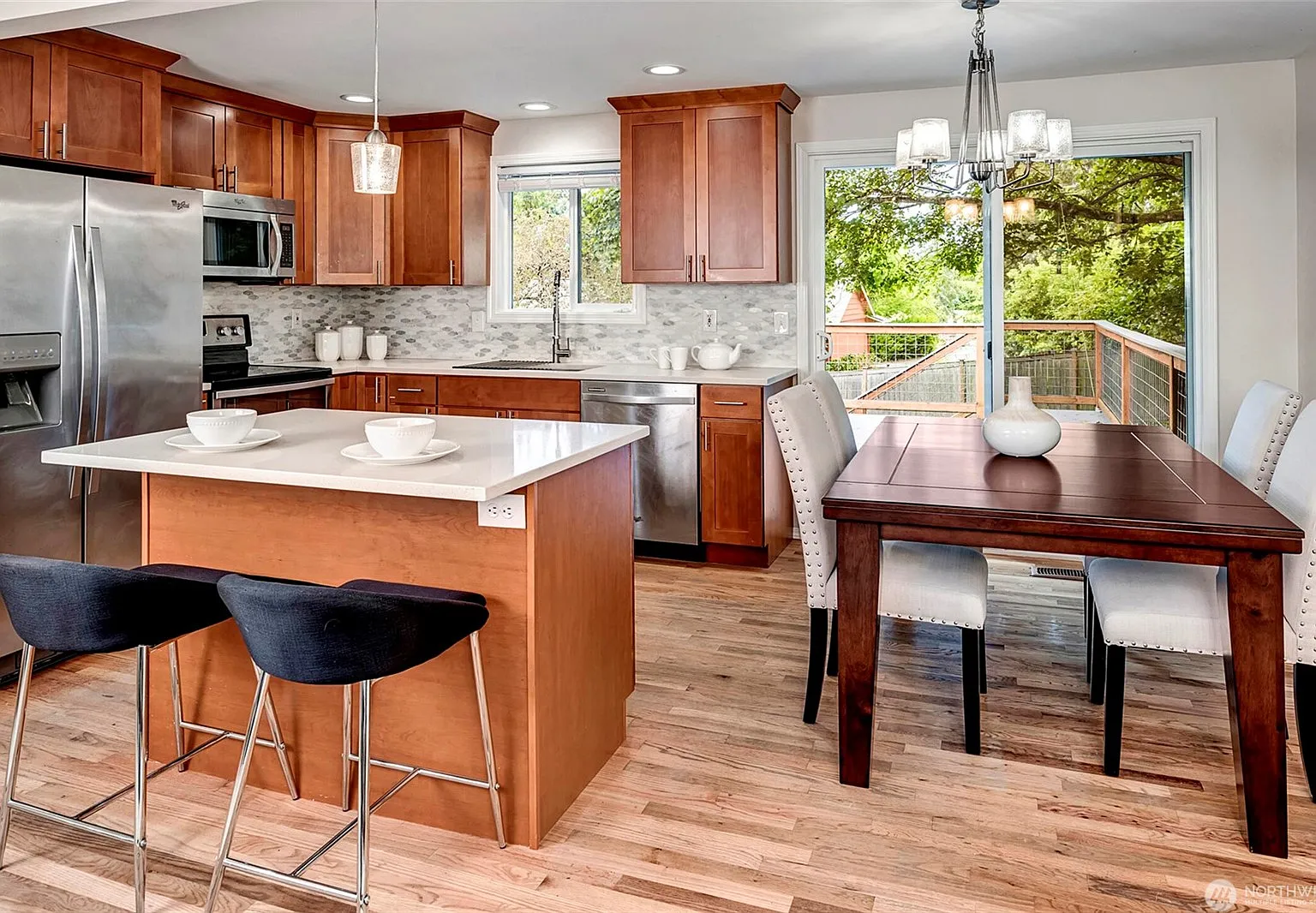 4 bed, 1940 sqft, $3,695 — Photo 3