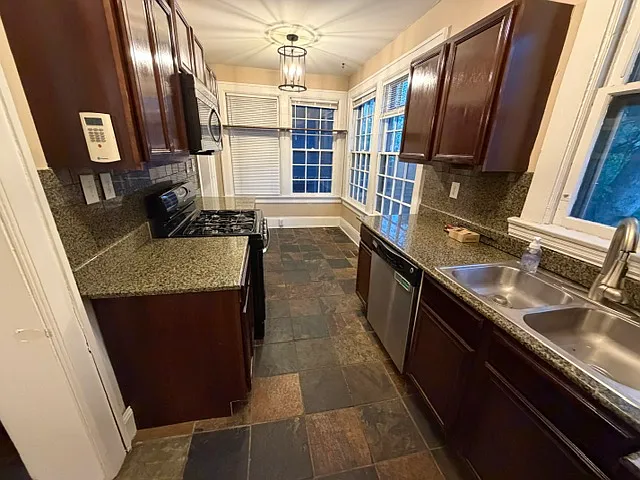 1427 Madison Ave — Photo 3