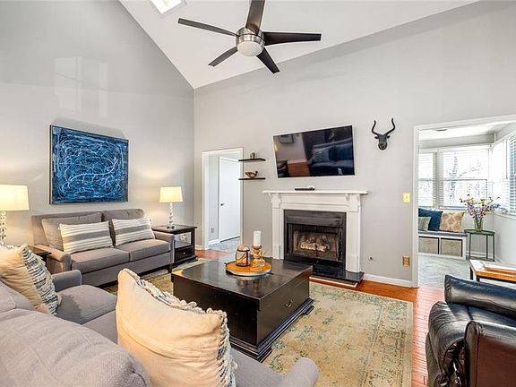 2nd image of 1503 Oakridge Ct