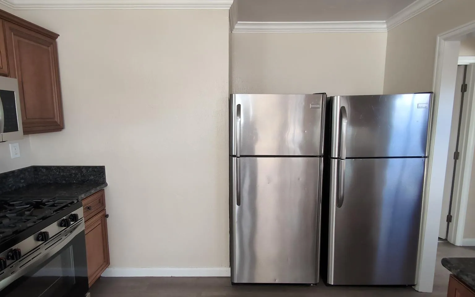890 Poplar St — Photo 4