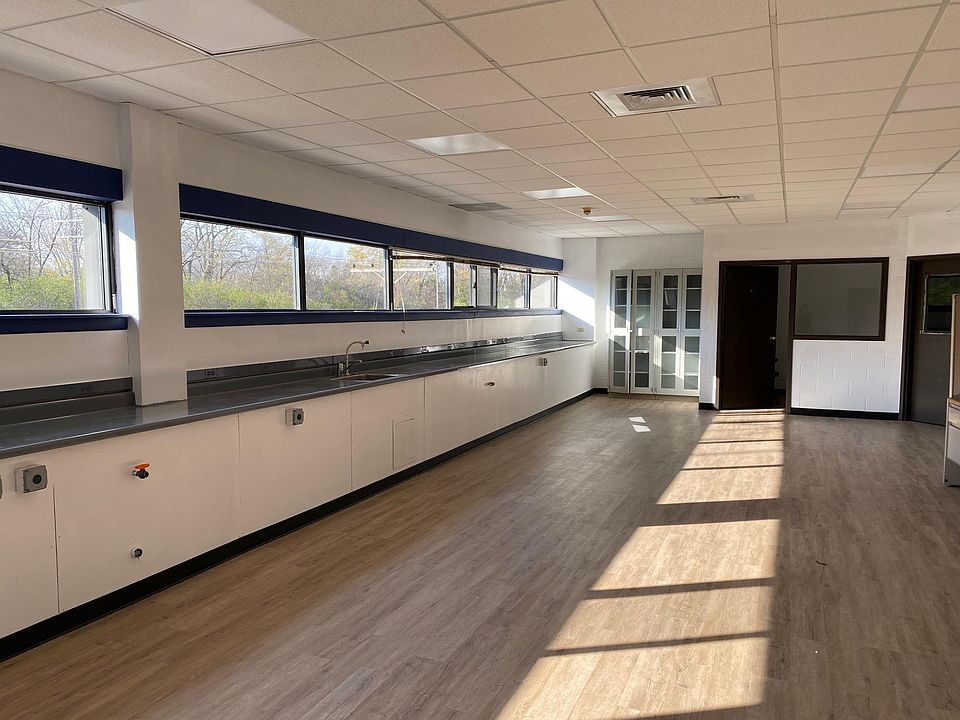 2nd image of 1818 Skokie Blvd #250