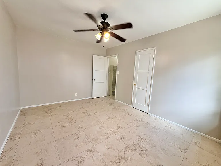 313 N Beverly Ct #313 — Photo 11
