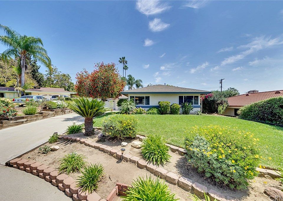 1st image of 1552 Valencia Pl