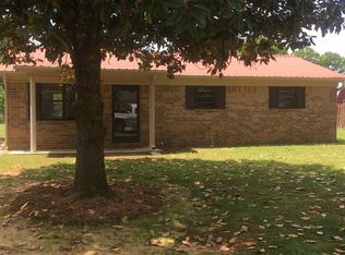 205 Livingston Ln, Moulton, AL 35650