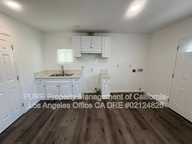 Studio, 1.0 bath, 350 sqft, $1,850 — Photo 2