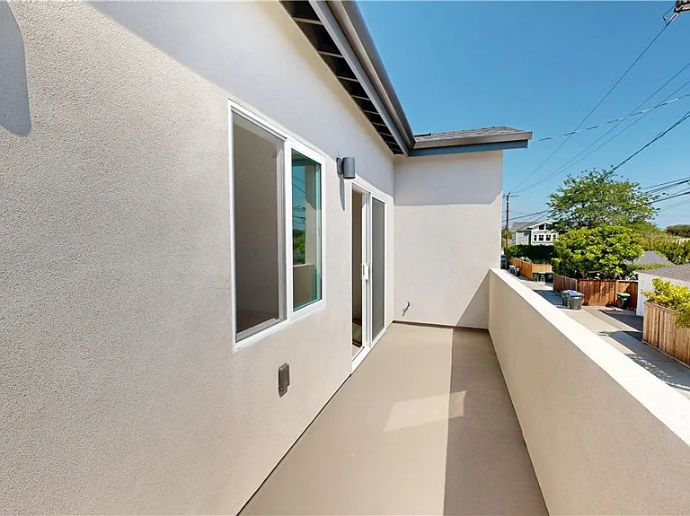 363 Flower St #B — Photo 16