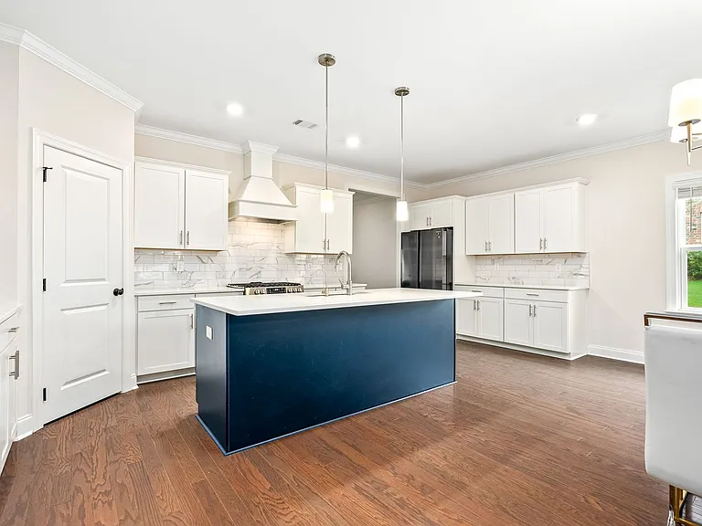 826 Clear Spring Dr — Photo 8