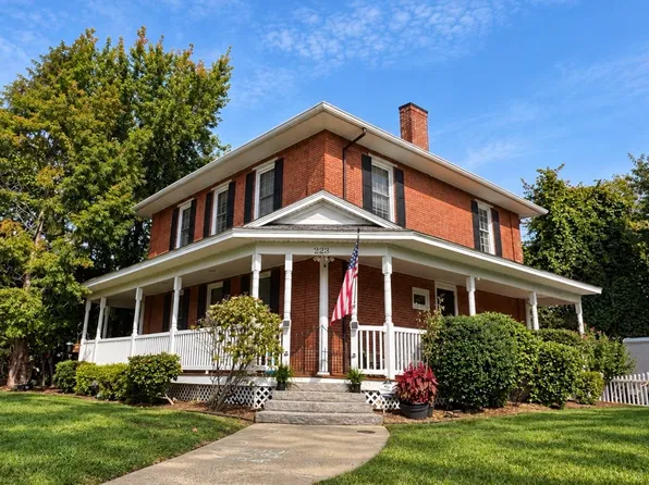 223 Chicopee St, Chicopee, MA 01013