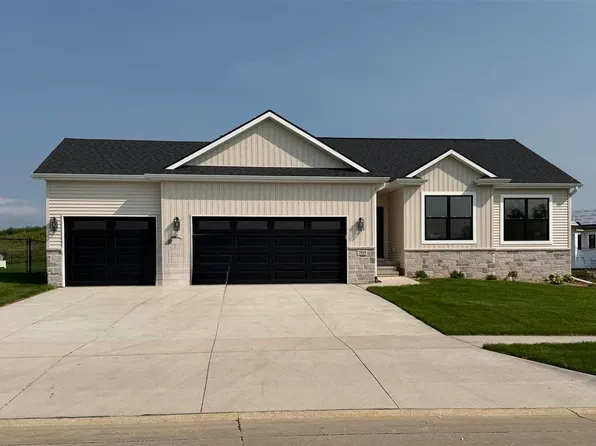 7515 Country Ridge Dr NW, Cedar Rapids, IA 52405