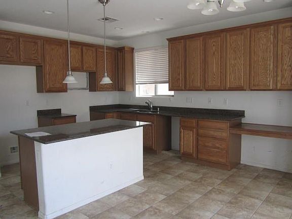 4th image of 781 Forest Peak St