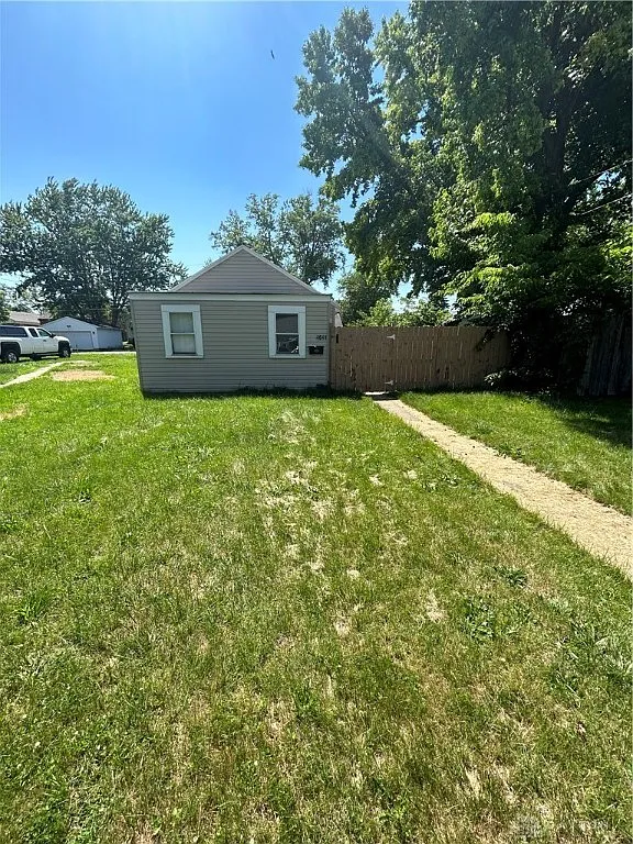 4041 Old Riverside Dr photo 1