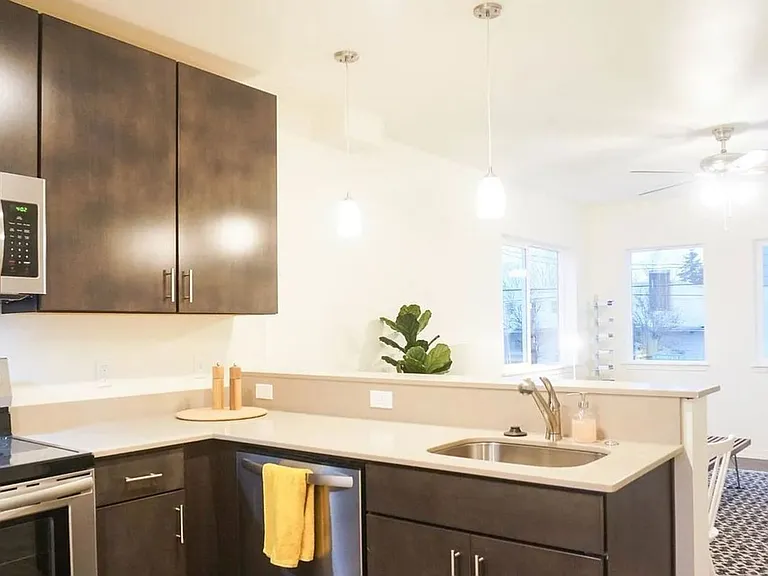 6006 SE 53rd Ave — Photo 8