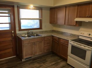 402 S 4th St #B, Saint Joseph, IL