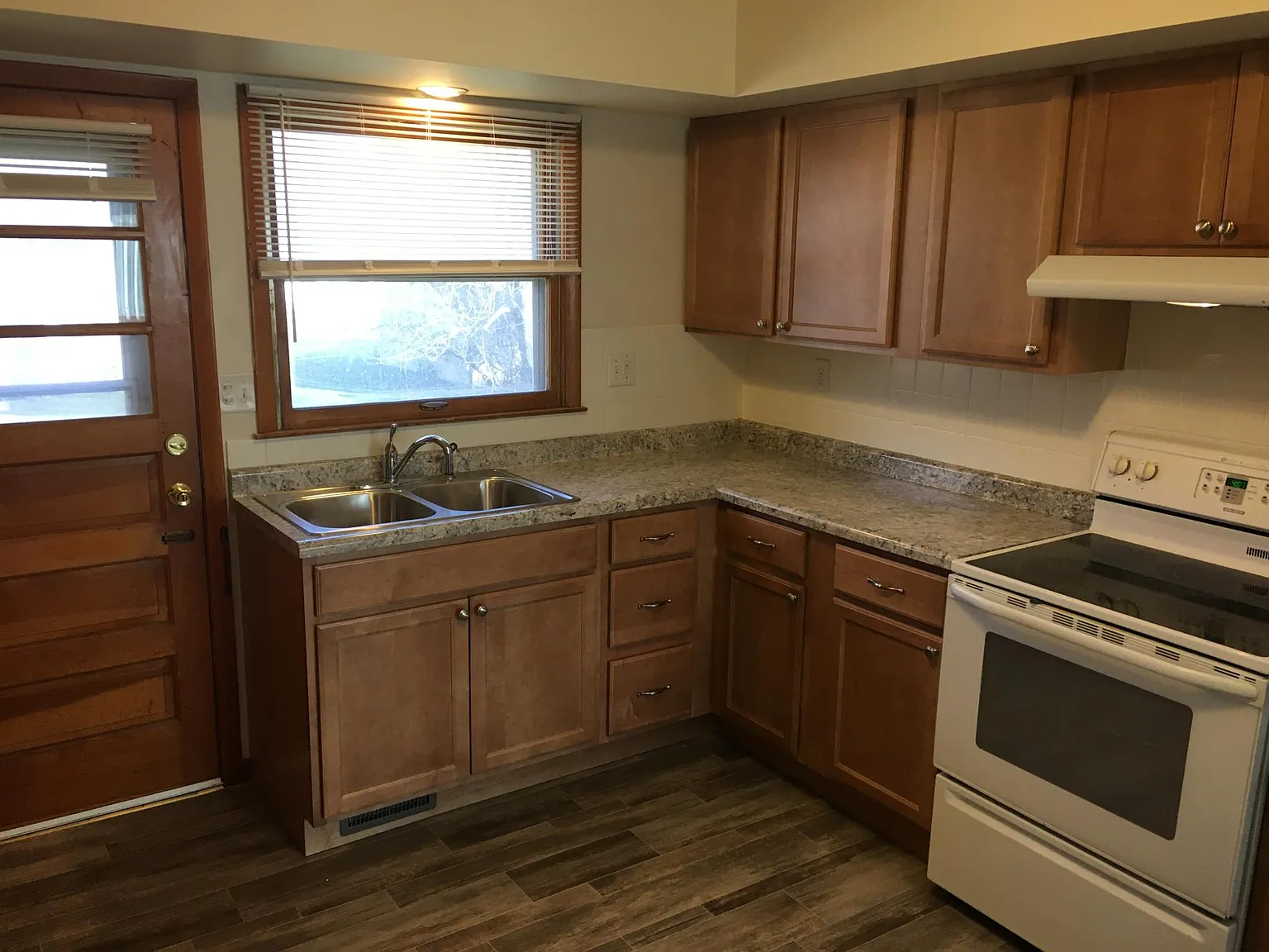 402 S 4th St #B photo 1