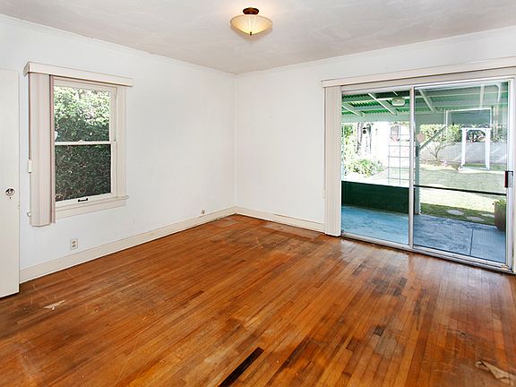 3rd image of 2306 Pelham Ave