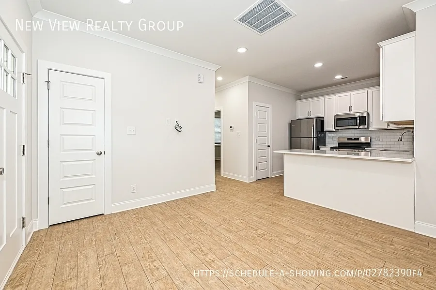 2 bed, 836 sqft, $1,550 — Photo 4